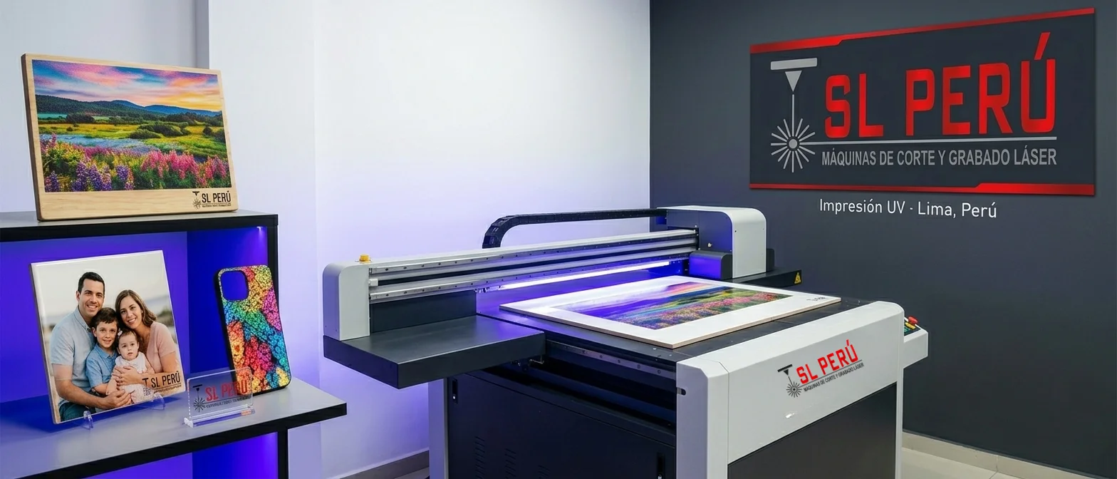 Impresora UV cama plana imprimiendo en cerámica y merchandising en Perú — SL Tecnología Perú